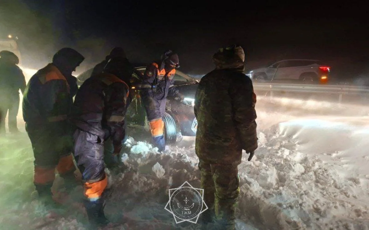 Алматылық құтқарушылар бір түнде 100-ге жуық адамды құтқарды