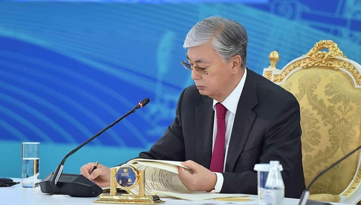 Тоқаев ЛГБТ насихатын шектеуге бағытталған заңға қол қойды