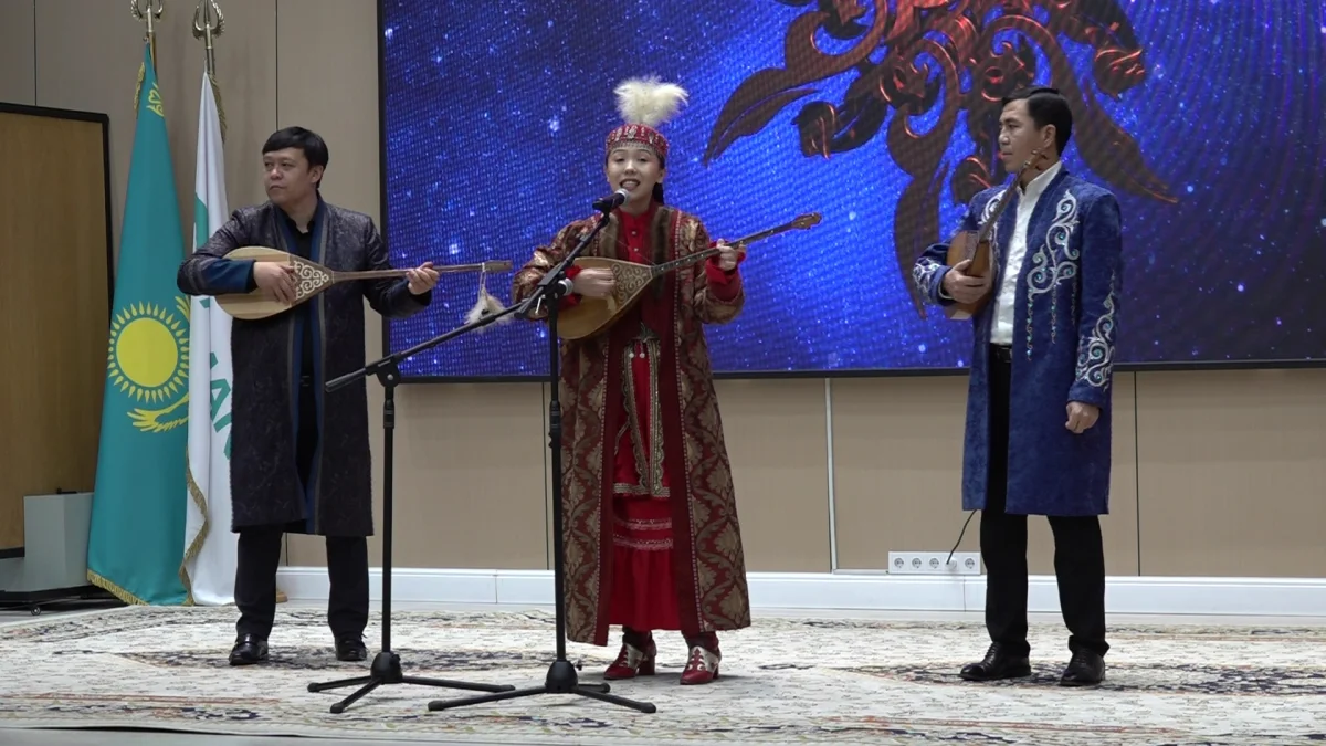 Алматыдағы «Шаңырақ» қарттар үйінің тұрғындарына әншілер тосын сый жасады