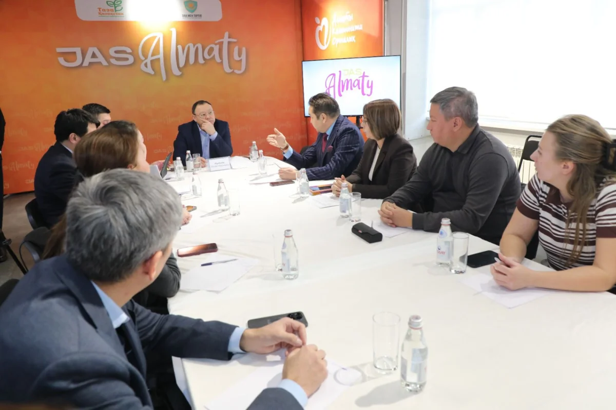 Алматыда жас ғалымдар қаланың дамуындағы ғылымның рөлін талқылады