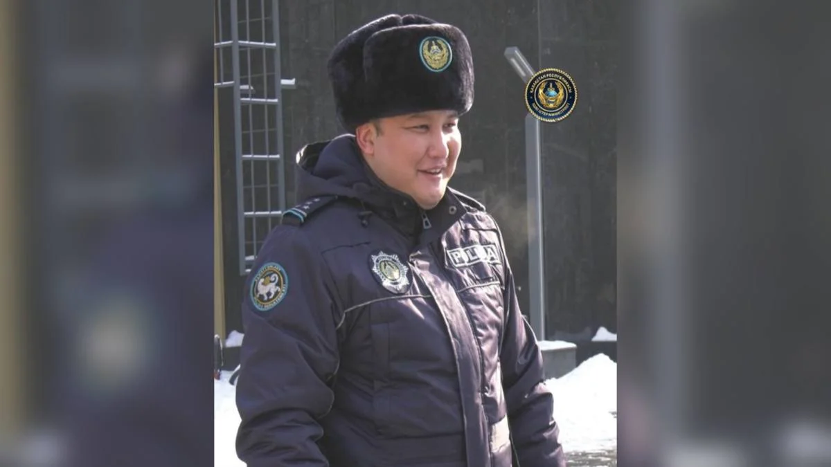 Адал полицей: Алматыда акция аясында учаскелік инспекторлар жұмысы көрсетілді