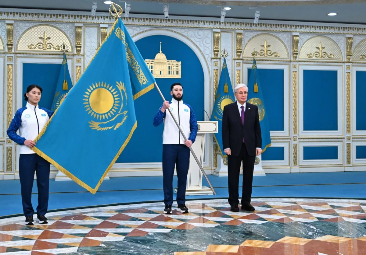 Президент Қысқы олимпиадаға қатысатын спортшыларға Мемлекеттік туды тапсырды