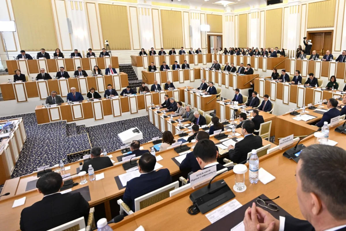 Құрылтайда заң жобаларын үш оқылымда қарастыру форматын енгізу ұсынылды