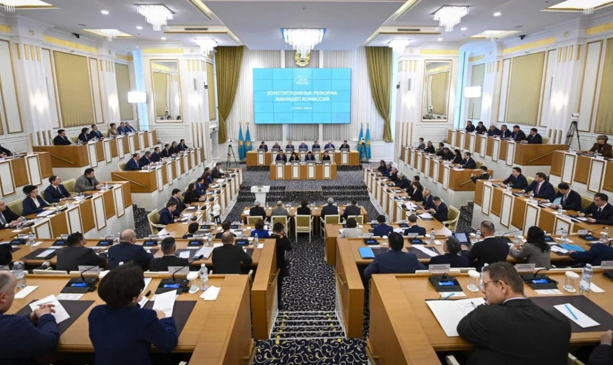 Конституциялық комиссия түзетулер жобасын талқылауға кірісті