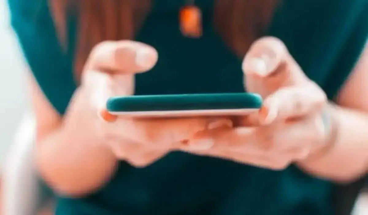 Ақтөбелік келіншек WhatsApp-тағы қоңырауға жауап беремін деп 20 млн теңге несие алғанын білмей қалған