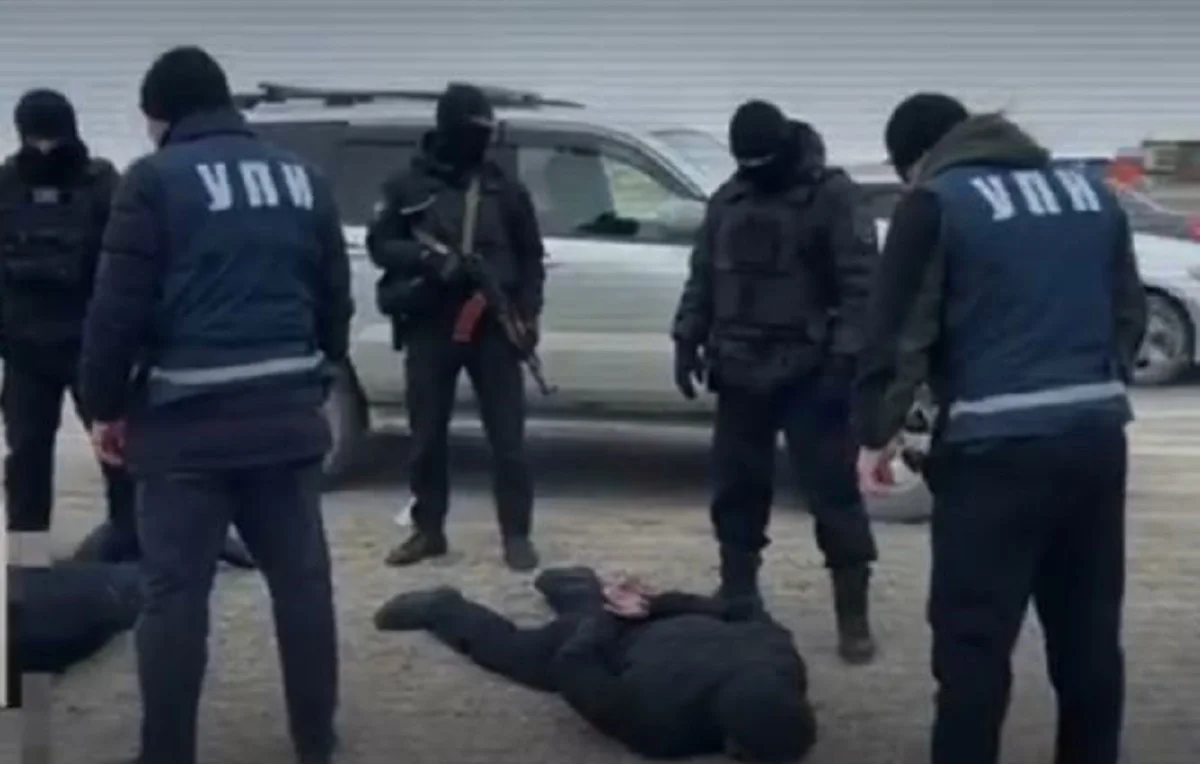Маңғыстау облысында апиын таратып жүргендер ұсталды: олардан ірі көлемде есірткі мен ақша табылды