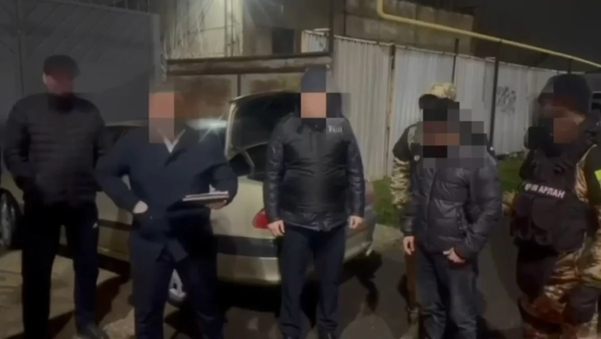 «Он екі жылға сотталуы мүмкін»: Шымкентте есірткі сатып жүрген ер адам ұсталды (ВИДЕО)