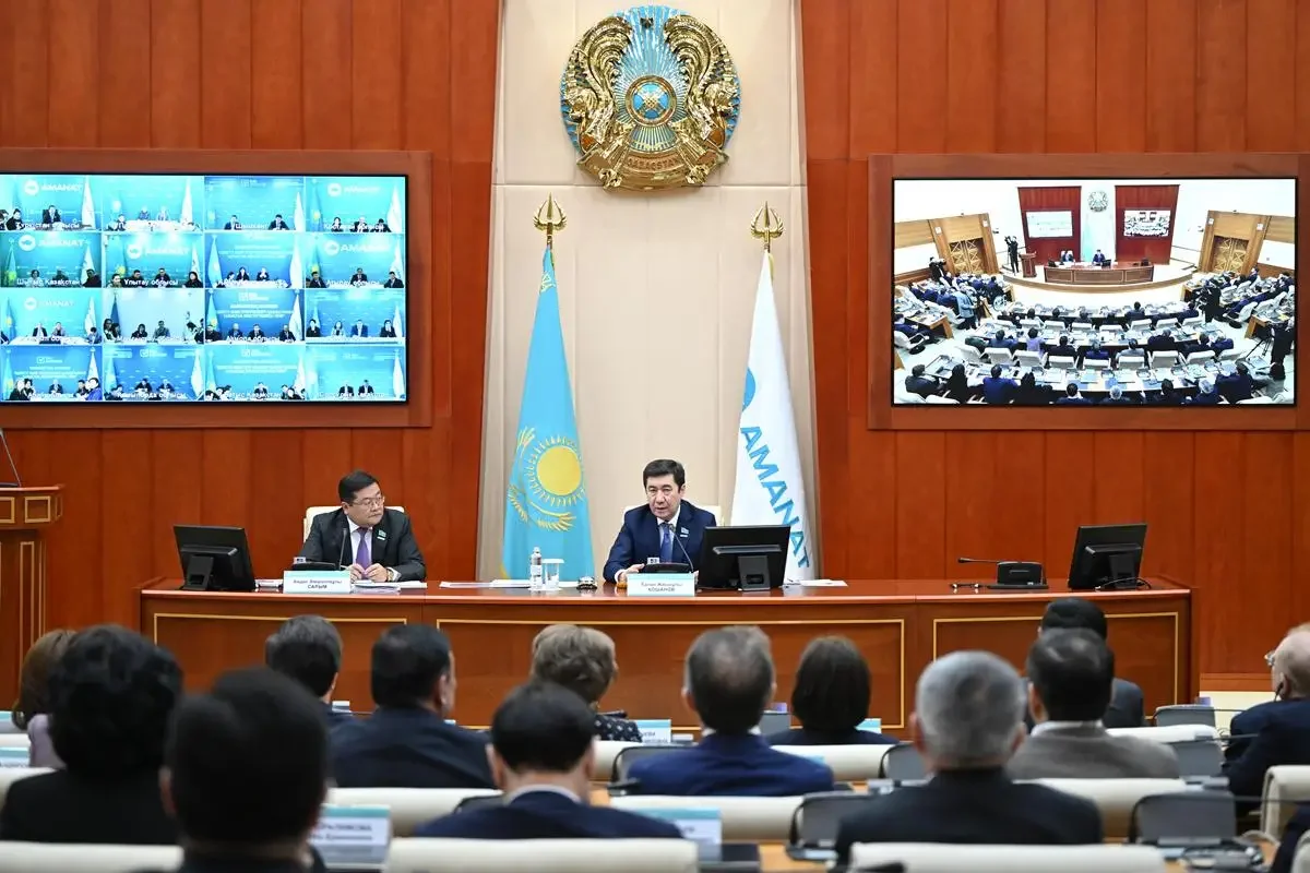 AMANAT: Жаңа Конституцияның әрбір бабы маңызды нормаға айналуға тиіс