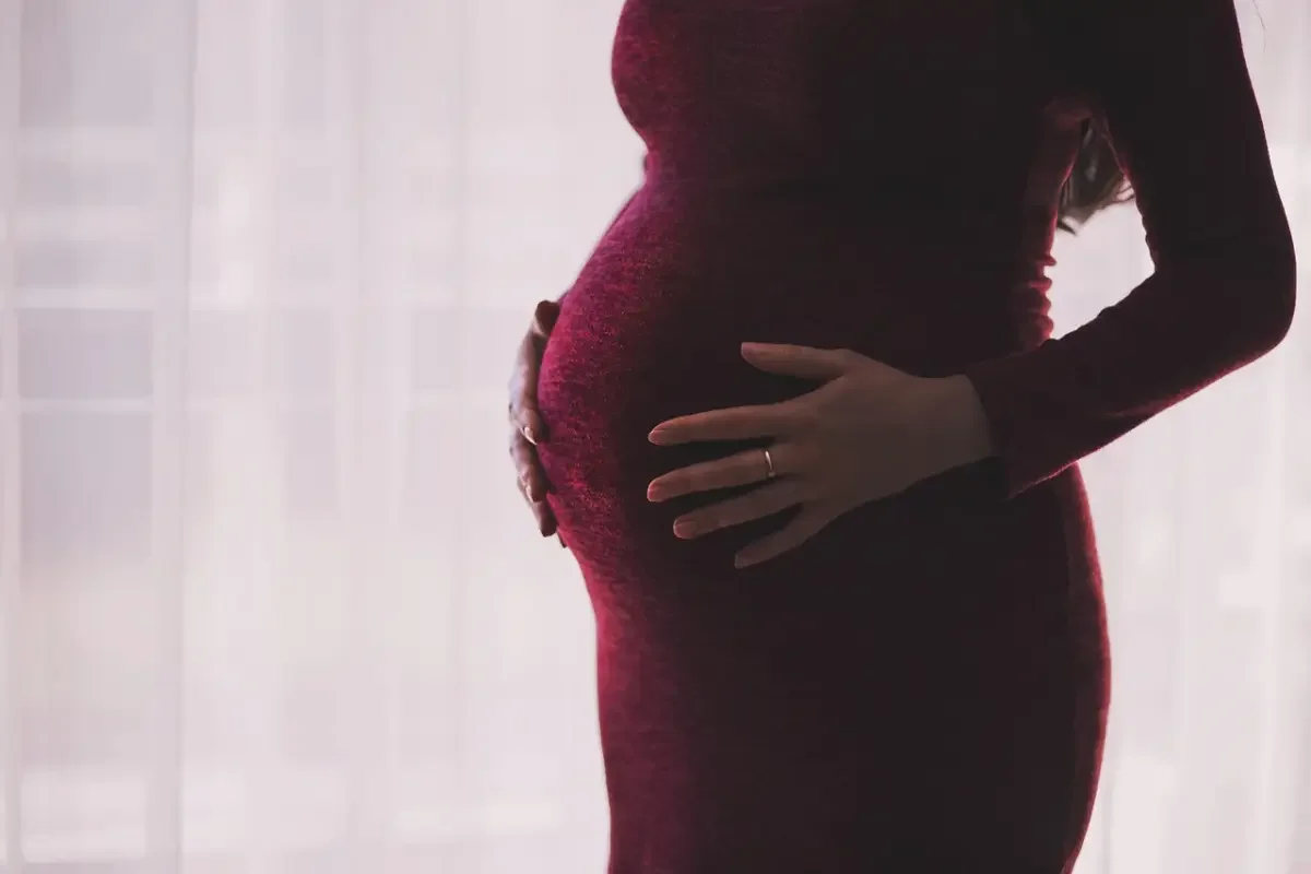 Енді мемлекеттік қызметте істейтін жүкті әйелдердің жұмыс уақыты қысқарады