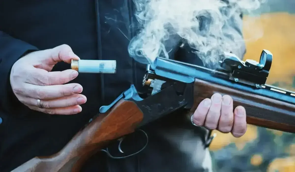 Өскеменде полицейге оқ атқан күдіктілер қолға түсті