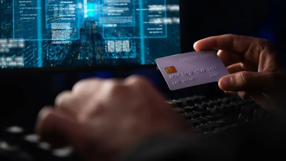 СҚО-да алаяқтар екі зейнеткердің 6 млн теңгесін «қағып» кете жаздаған