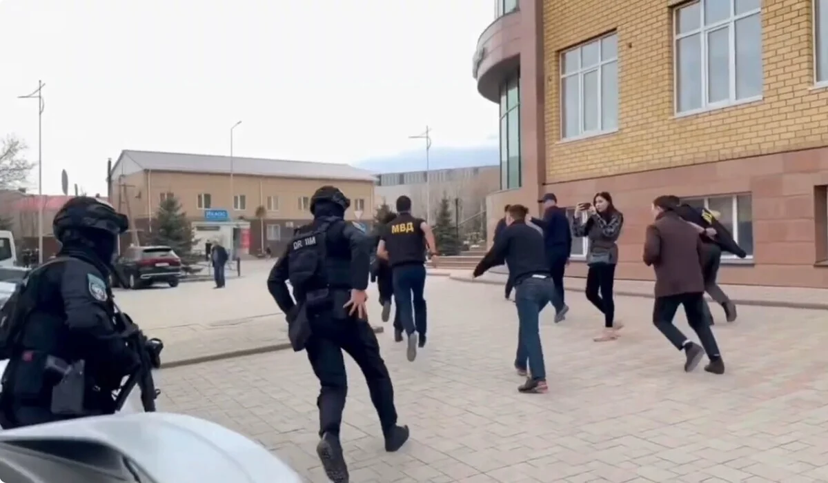 Ақтөбеде шетел азаматтарына жалған құжат жасап берген делдалдар ұсталды (ВИДЕО)