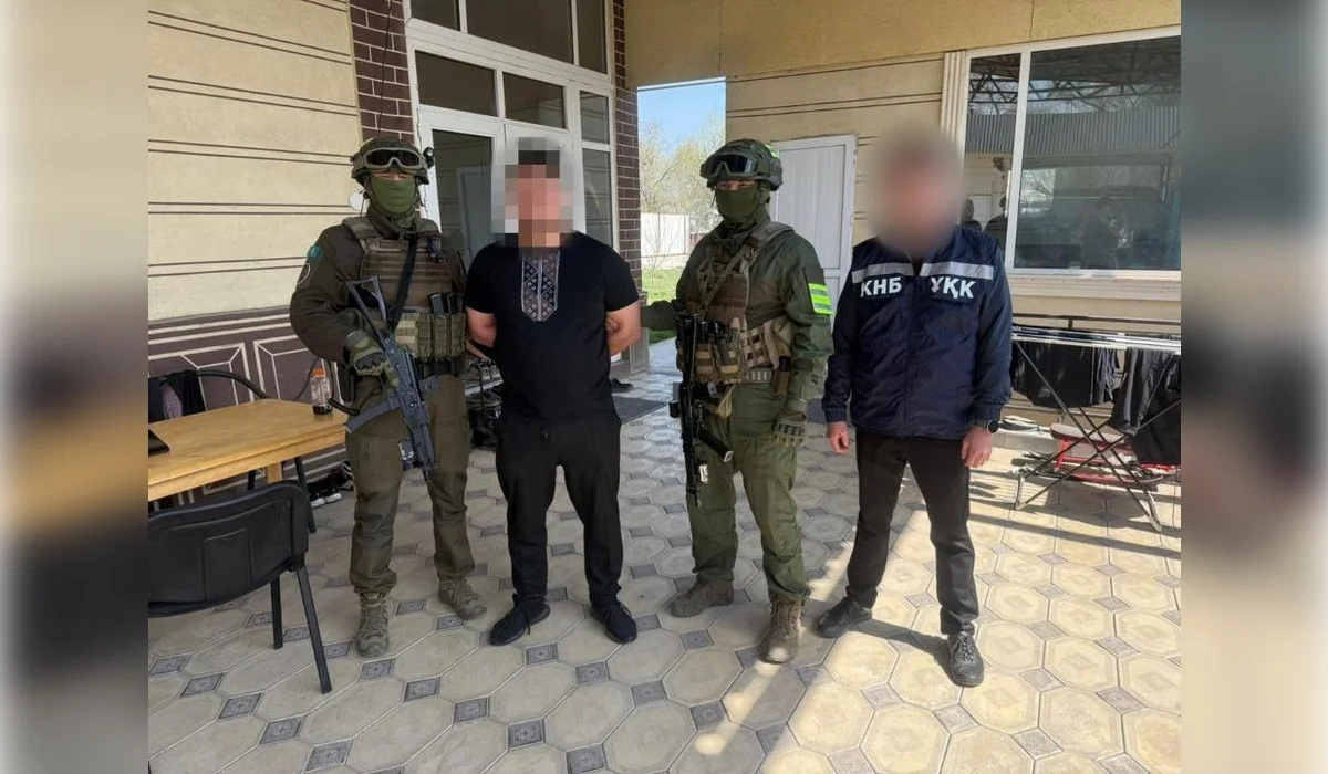 Алматыда 4 миллионнан астам адамға қоңырау шалған алаяқтар қолға түсті: олардың үйінен бума-бума ақша шықты (ВИДЕО)