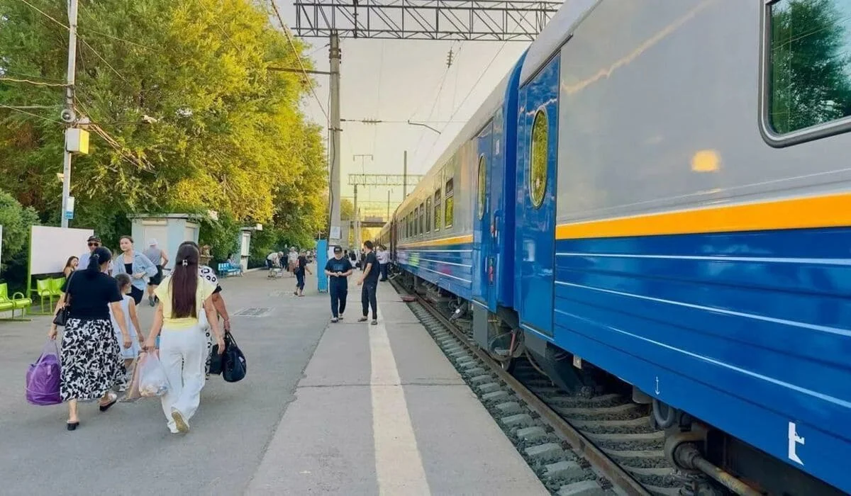 Казахстанцы столкнутся с задержками поездов: что происходит на железной дороге