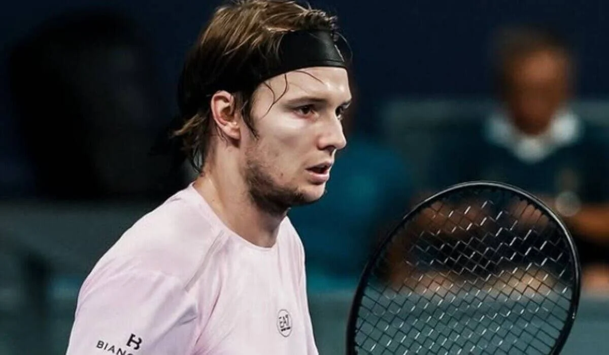 Рыбакина сохранила второе место, Бублик выпал из топ-10: обновлены рейтинги WTA и ATP