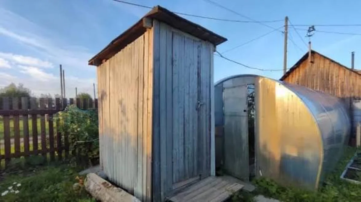 В Туркестанской области годовалого ребенка спасли из уличного туалета