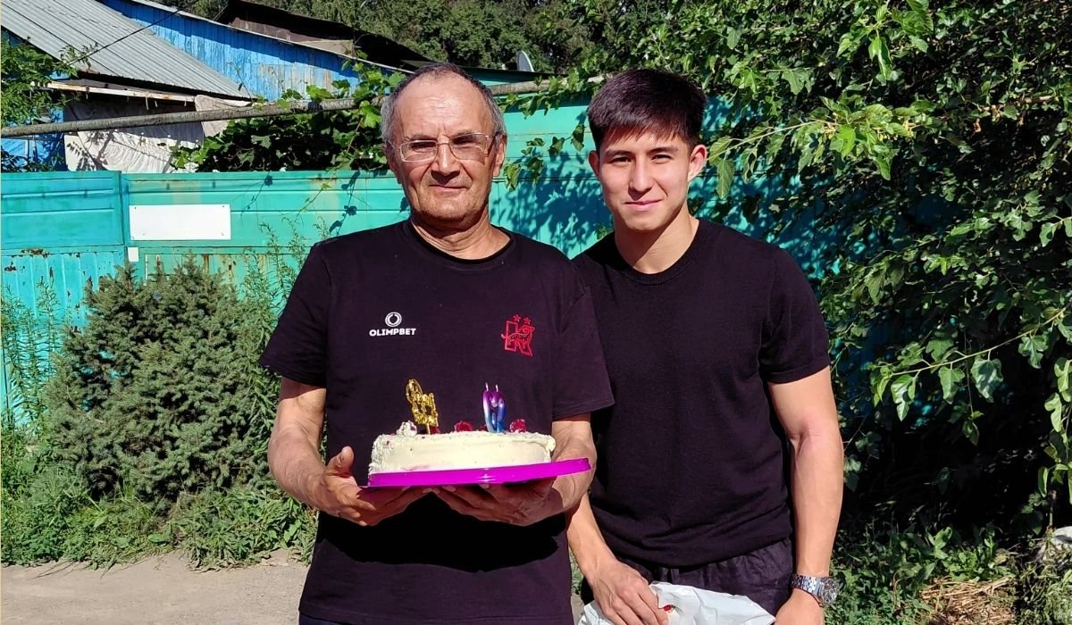 Дастан Сатпаев лично поздравил фаната «Кайрата» с днем рождения