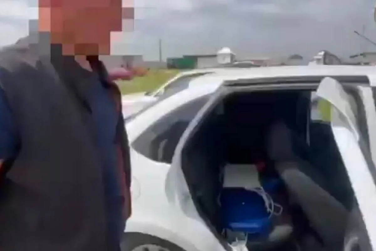 Авто с полицейским спецсигналом в свадебном кортеже задержали в Туркестанской области
