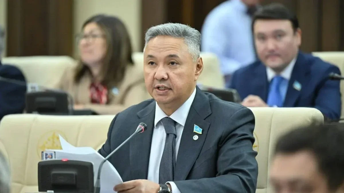 «Штрафстан» дауы: Перуашев партия басшылығынан неге кетті