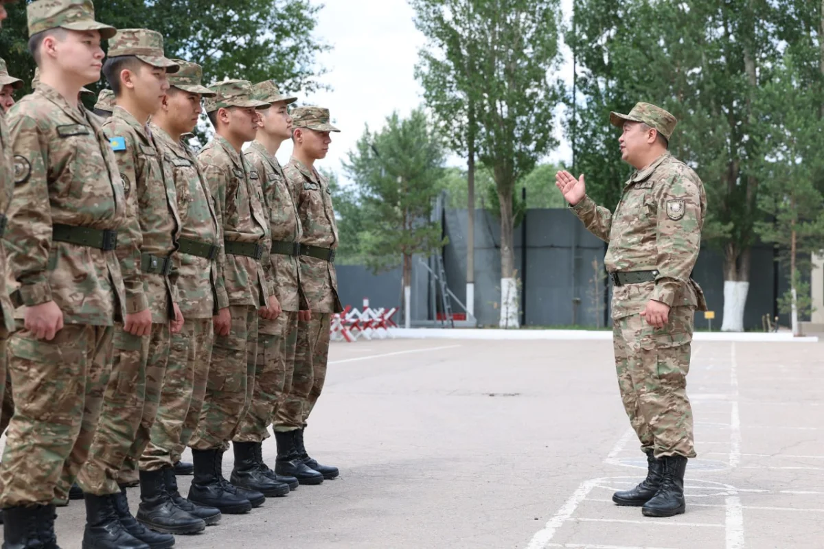 Погондағы әкелер: ұландықтар балаларын қалай тәрбиелейді