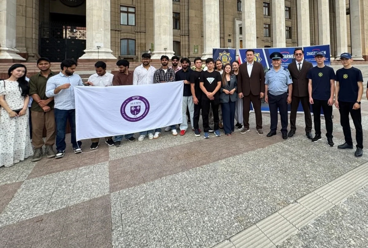 В Алматы прошел масштабный антинаркотический флешмоб «Есірткіге жол жоқ»