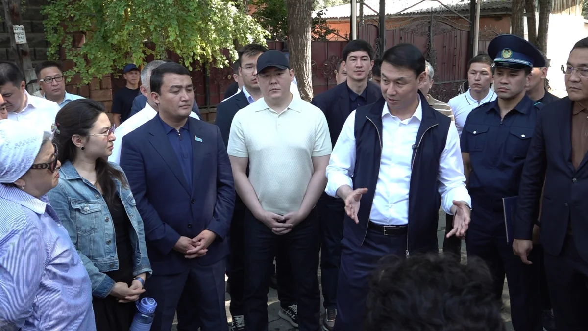 Прямой диалог: аким Алматы встретился с жителями Алатауского района