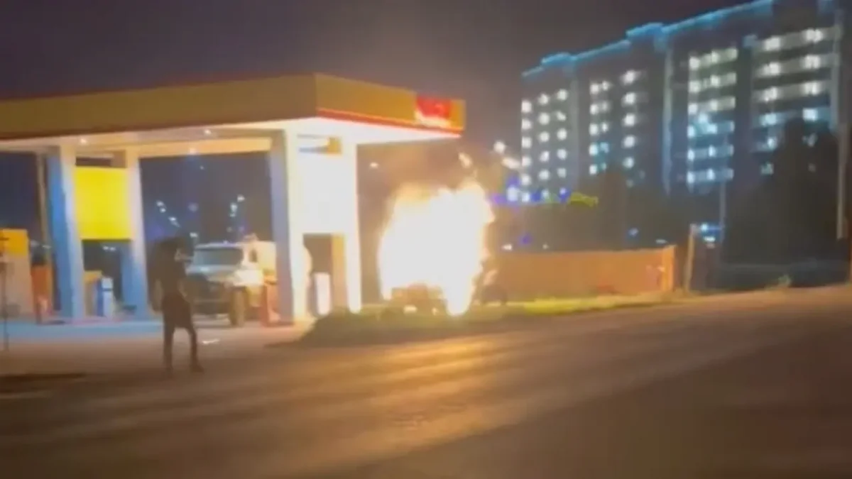 Пожар автомобиля на заправке в Актобе: три человека, включая двоих детей, сгорели заживо
