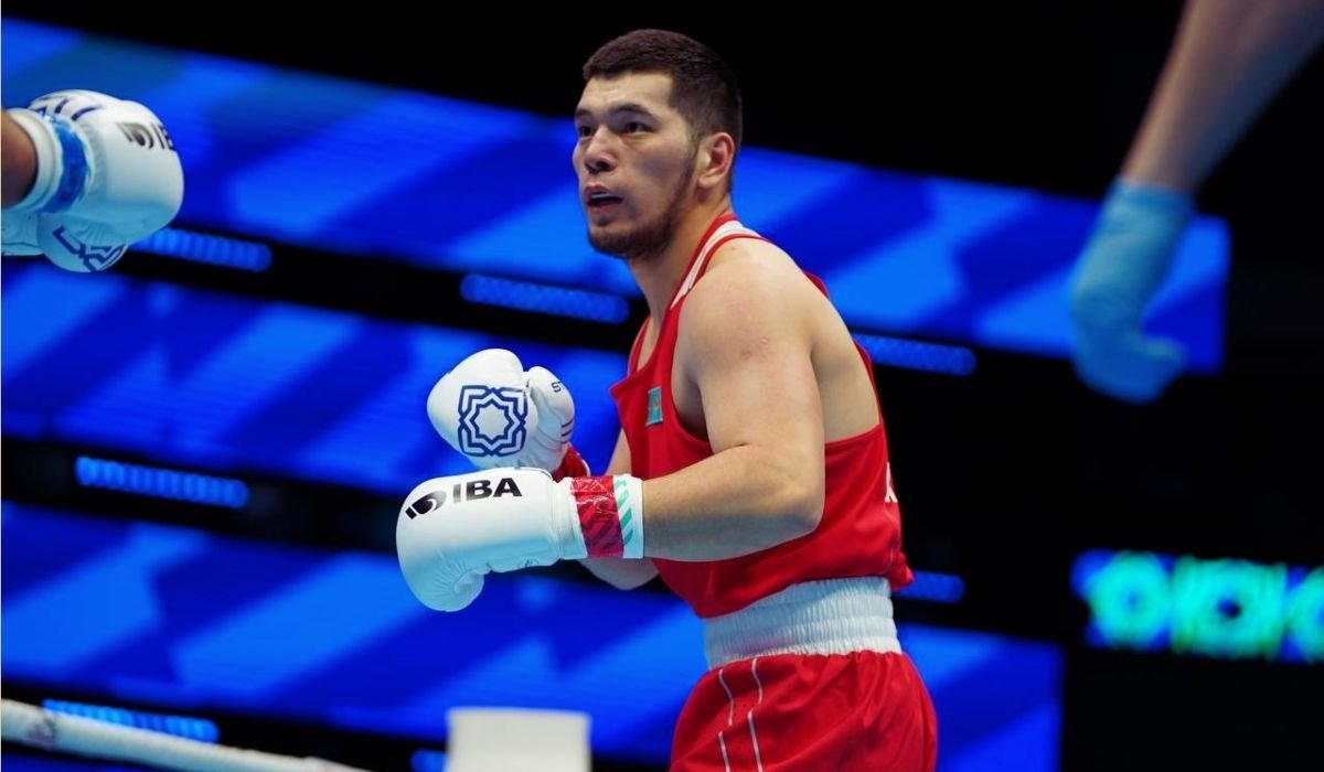 Айбек Оралбай разгромил немца в финале Кубка мира по боксу