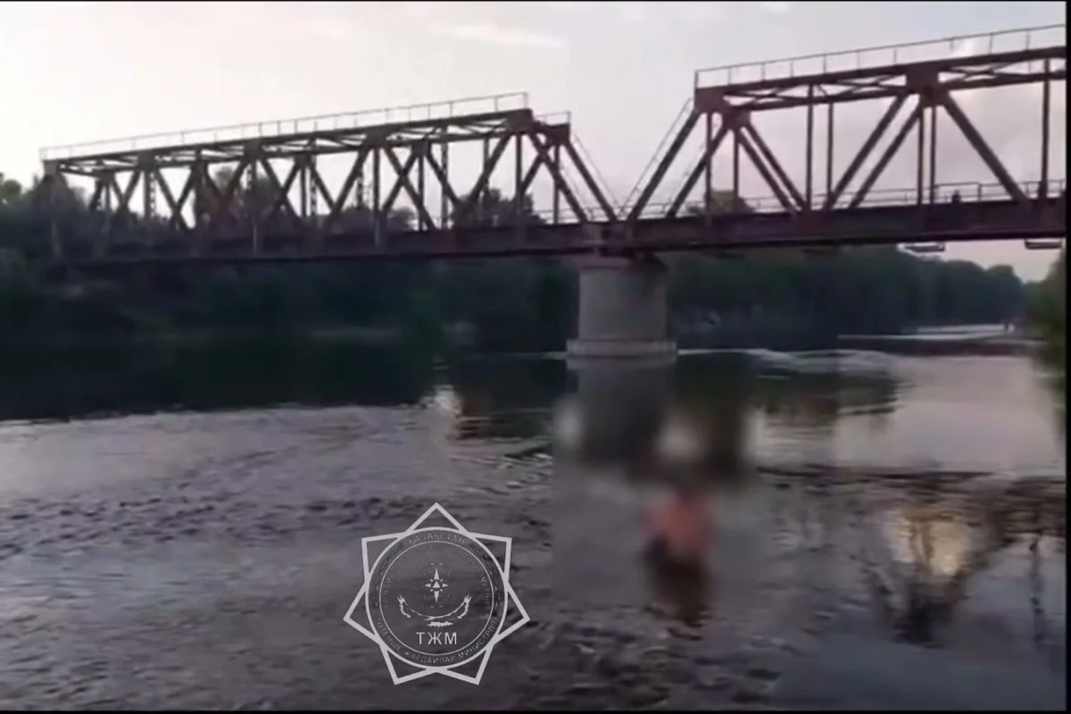 Прыгнувшего с моста в реку мужчину спасли в Усть-Каменогорске
