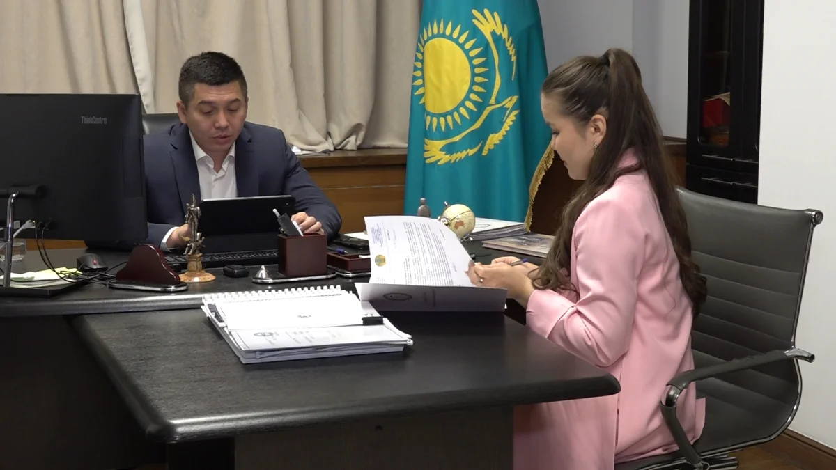 В Казахстане отмечают День государственного служащего