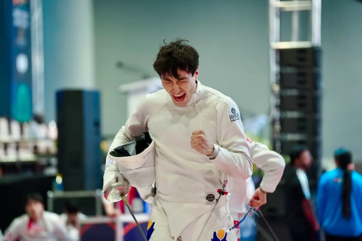 Қазақстандық семсершілер Олимпиада чемпиондарын жеңіп, Азия чемпионатында топ жарды (ВИДЕО)