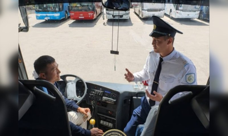 Автобусы массово отправляют на штрафстоянки в Казахстане