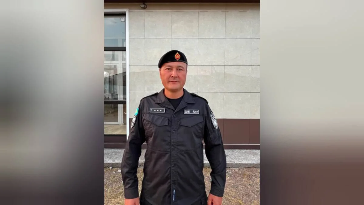 Полицей суға батып бара жатқан ер адамды құтқарып қалды