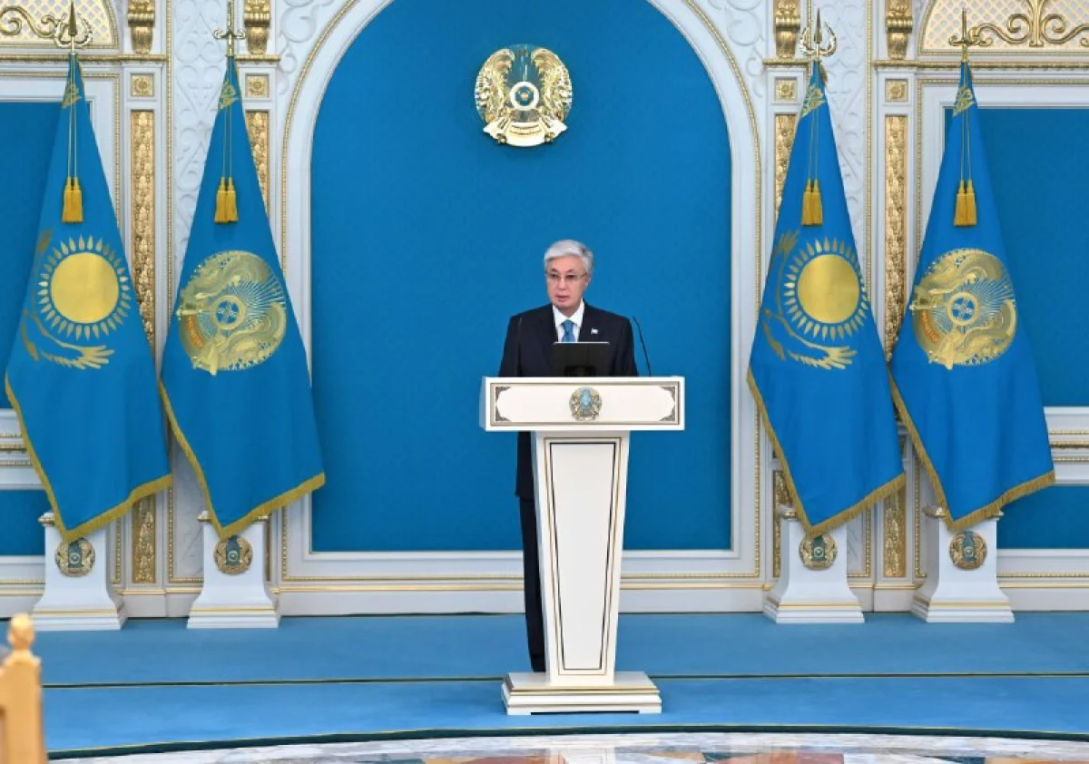 Президент высоко оценил вклад журналистов в принятие новой Конституции