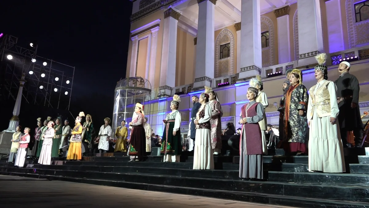Опера түні: ашық аспан астындағы жанды дауыс көрерменді тәнті етті
