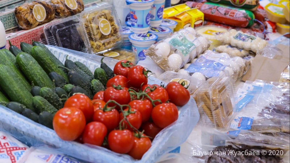 Цены на социальные продукты снизились в Казахстане