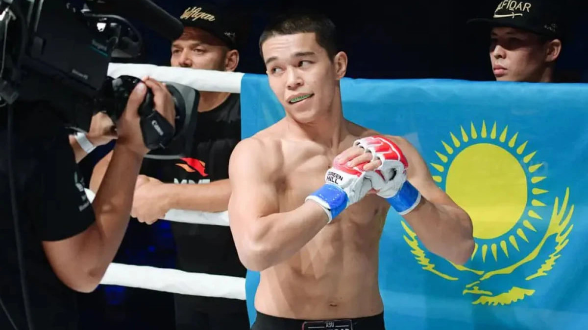 Асу Алмабаев досрочно победил американца на турнире UFC в Баку