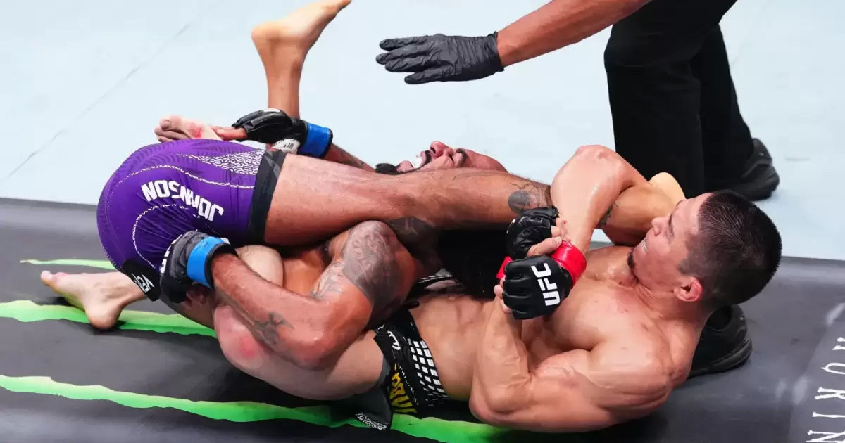  UFC: Асу Алмабаев қарсыласын ерекше әдіспен жеңді 