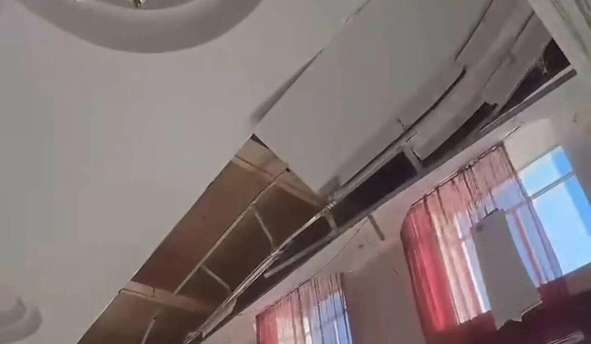 Часть потолка обрушилась в столовой на старом вокзале Астаны
