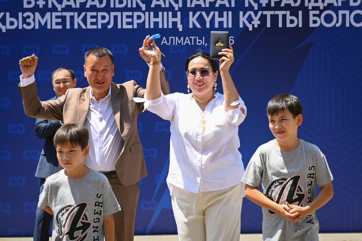 Алматыда БАҚ қызметкерлеріне пәтер кілті табысталды