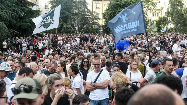 Вучич қызметінен кететінін мәлімдеп, мерзімінен бұрын сайлау өтетінін жариялады
