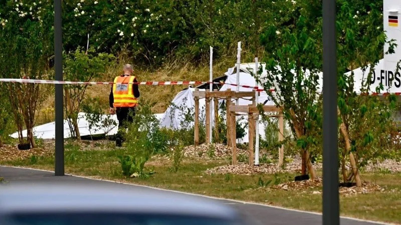 Францияда парашютшілер мінген ұшақ апатқа ұшырап, 11 адам қаза тапты