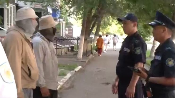 Қоғамдық орындарда киім кию тәртібі: Никаб пен балаклаваға тыйым, ал хиджаб киюге рұқсат па?