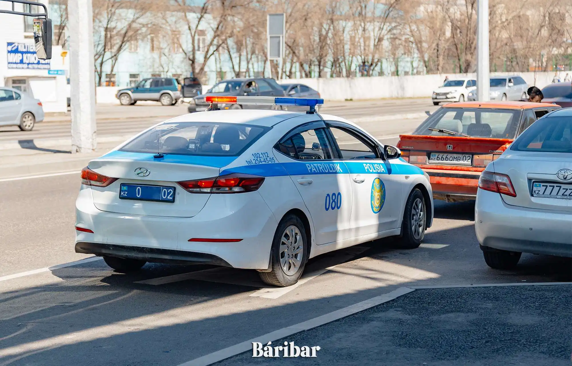 В Павлодаре мужчина после кражи угнал патрульный автомобиль полиции и попал в ДТП