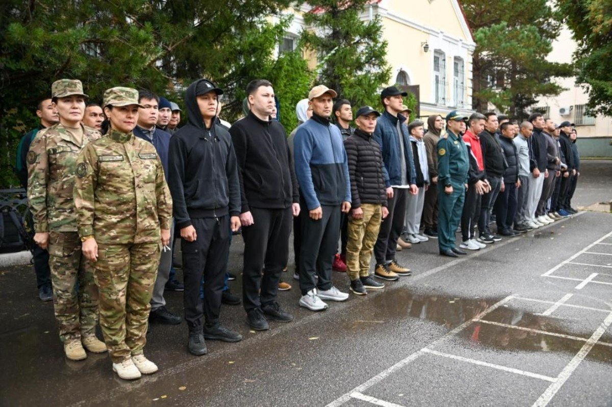 Үш мың қазақстандық бір айға әскерге шақырылады: кімдер барады?