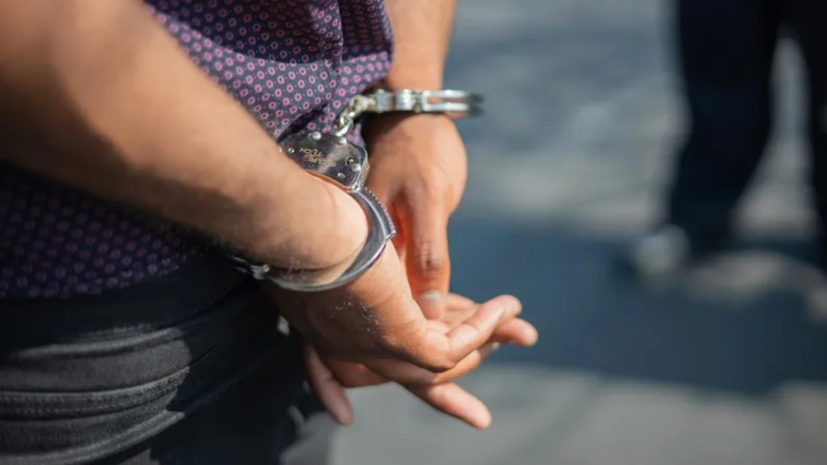 Талапкерлерден 28 млн теңге алған күдікті Албаниядан экстрадицияланды