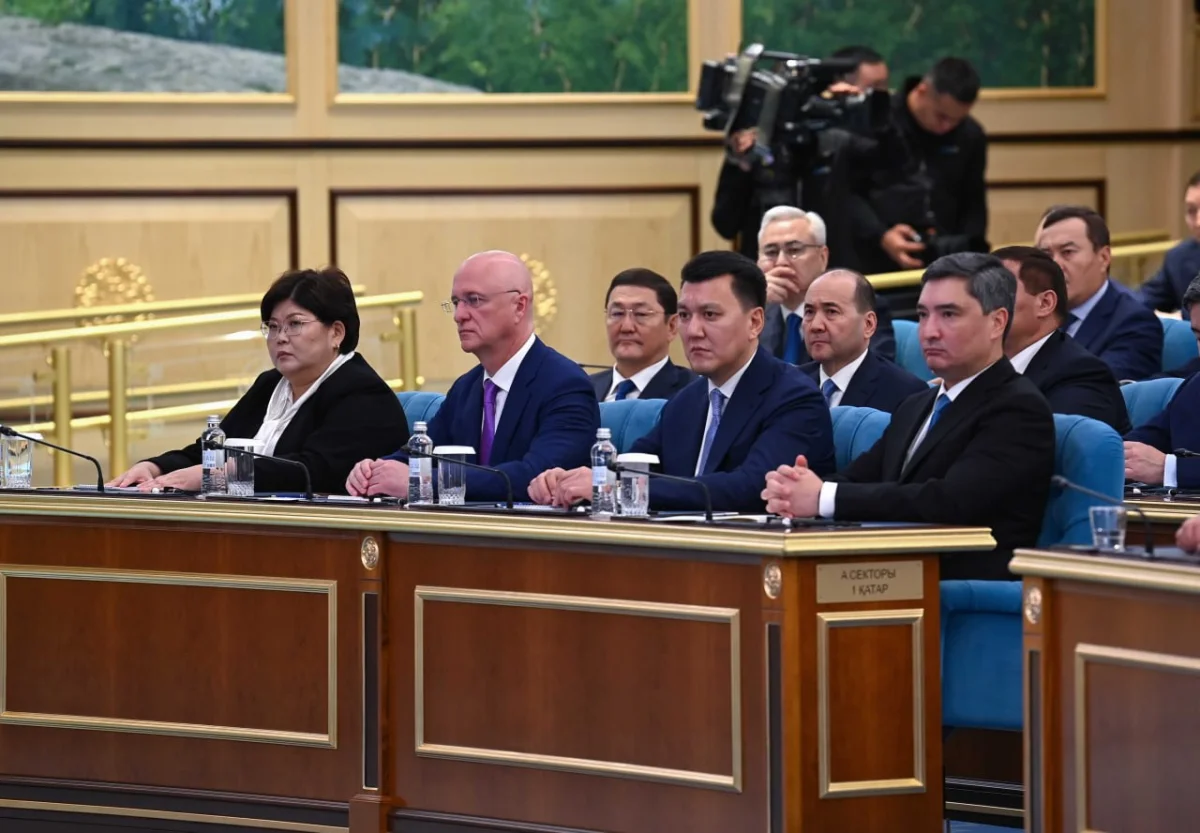 Глава государства призвал усилить работу по развитию экономики и госуправления