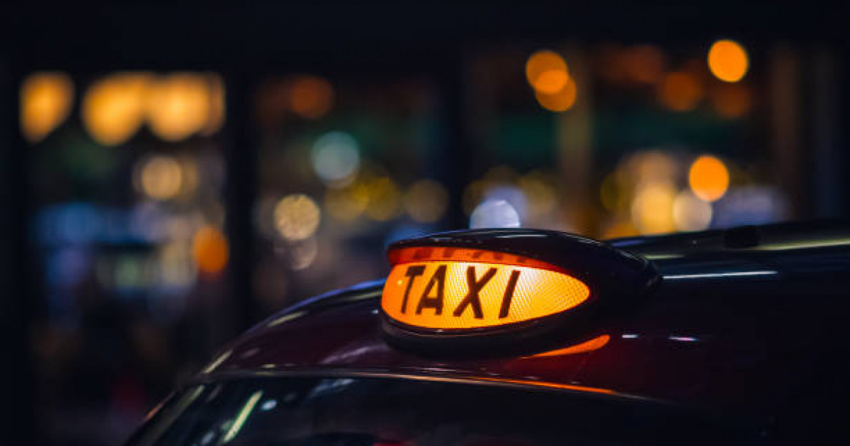   Алматыда такси жүргізушісі туристерден 150 доллар артық алып қойған   
