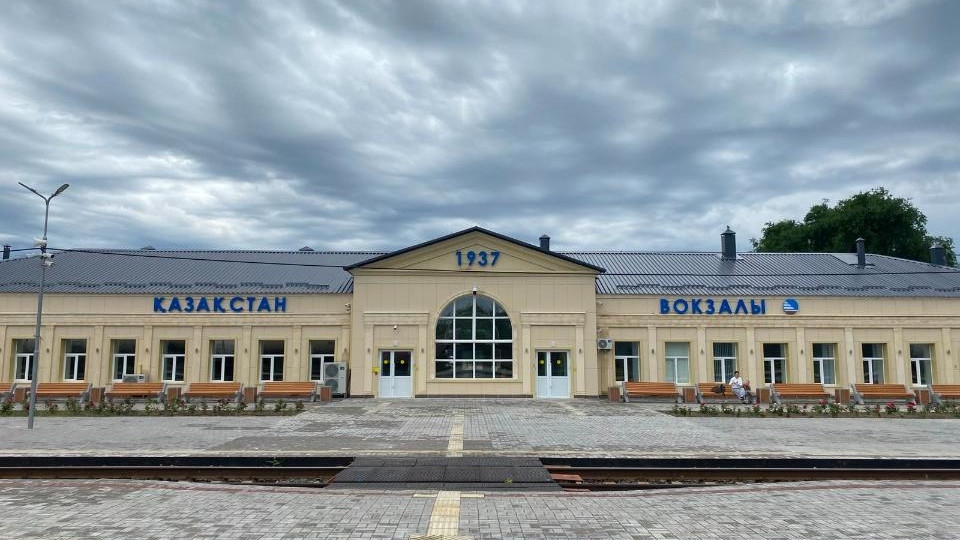В ЗКО после модернизации открылись вокзалы в Аксае и на станции Семиглавый Мар