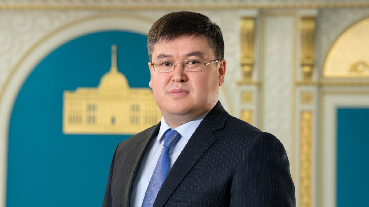 Амирбек Оспанбеков покинул пост руководителя Представительства Президента в Парламенте